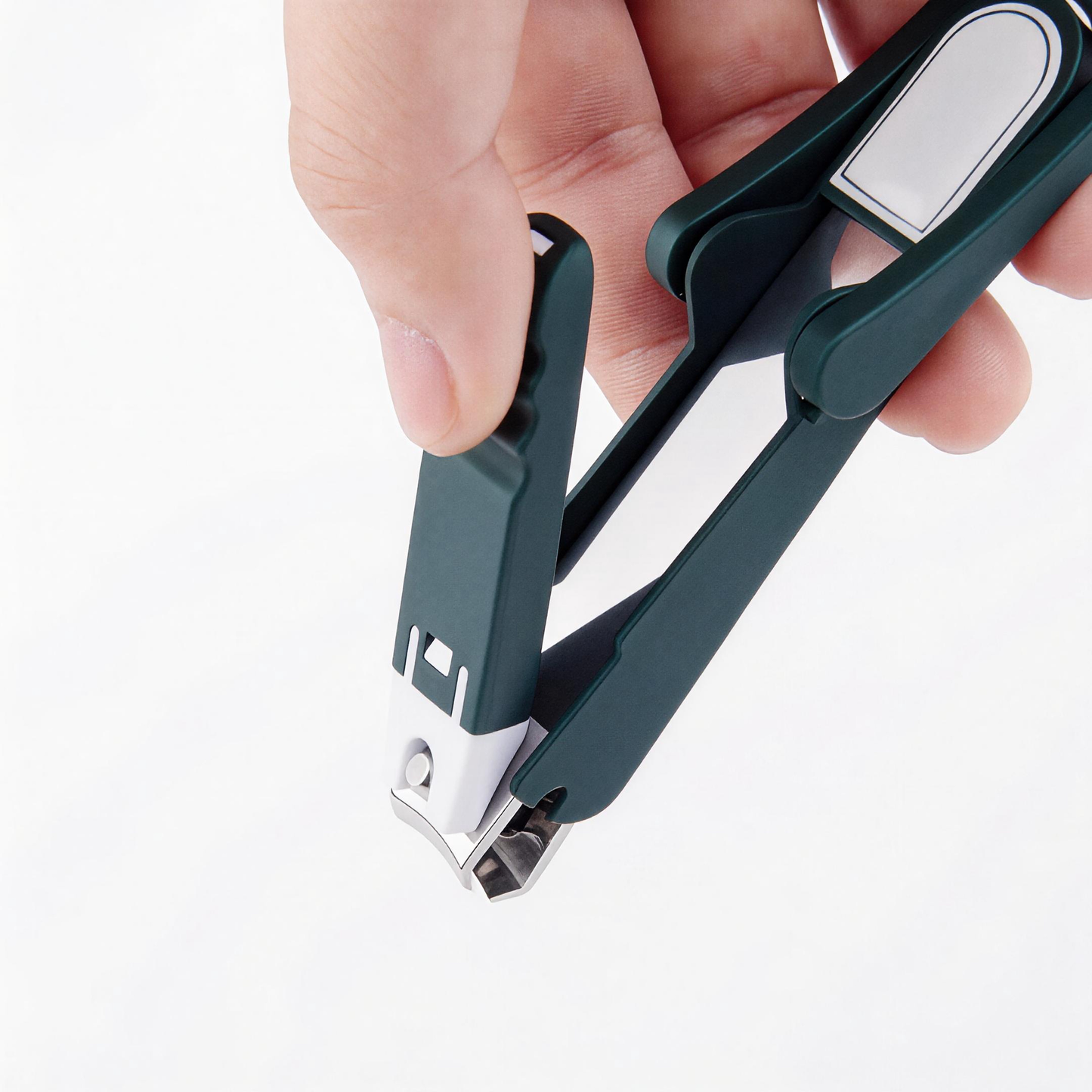 Nagyítós körömcsipesz 🔍 – gyengébb látású idősek számára tervezve, nem szóródnak szét a levágott körömdarabok ✂️, egészséges és biztonságos használat