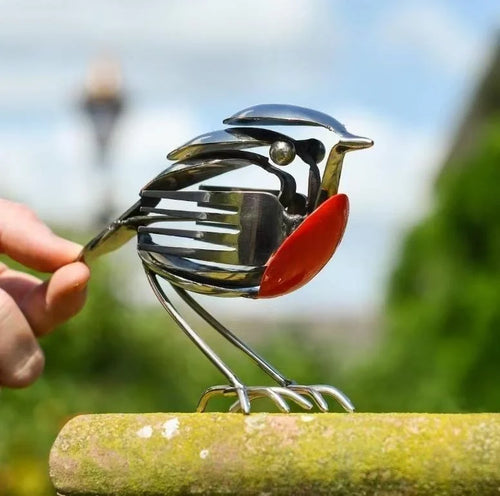 🐦 Kézzel készített fém vörösbegy dekoráció – elegáns dísz a kertbe és az otthonba