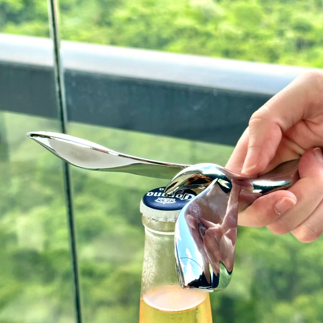 Repülő madár – gravitációt meghazudtoló fém sörnyitó 🐦 különleges dizájn bárdekoráció 🍺
