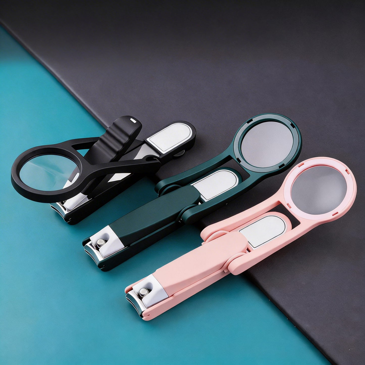 [🎉Tagoknak exkluzív ajánlat]Nagyítós körömcsipesz  – gyengébb látású idősek számára tervezve, nem szóródnak szét a levágott körömdarabok ✂️, egészséges és biztonságos használat